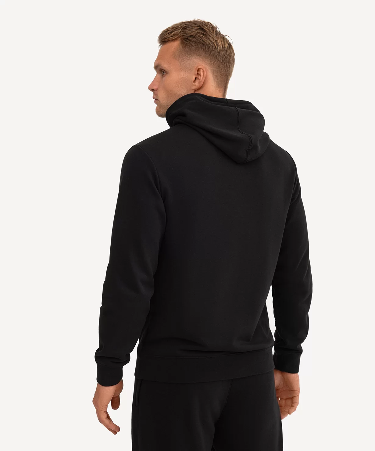 Реальное фото Худи ESSENTIAL Cotton Hoodie, черный от магазина СпортСЕ