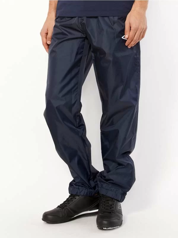 Реальное фото Брюки ветрозащитные Umbro Uniform Training Shower Pants т.син/бел/бел 423013/911 от магазина СпортСЕ