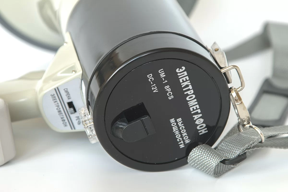 Реальное фото Мегафон TerraSound  ручной\наплечный 25Вт выносной микрофон сирена разъем 12В MG-220/black от магазина СпортСЕ