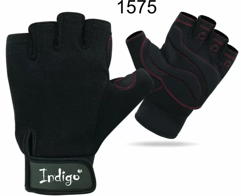 Реальное фото Перчатки Indigo черные SB-16-1575 от магазина СпортСЕ