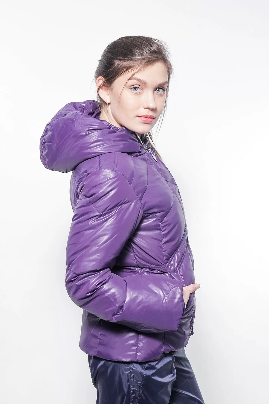 Реальное фото Куртка пуховая RedFox Laura II фиолетовый от магазина СпортСЕ
