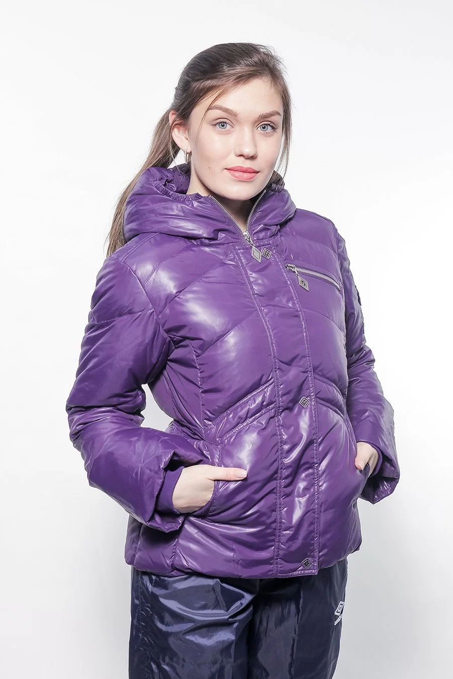 Реальное фото Куртка пуховая RedFox Laura II фиолетовый от магазина СпортСЕ